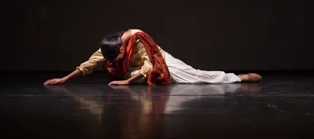 Dancer for Akademie's 'The Troth'