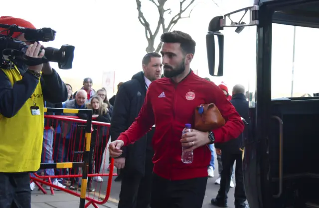 Aberdeen skipper Graeme Shinnie arrives at Pittodrie