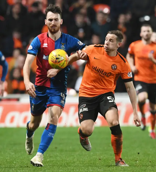 Dundee United's Peter Pawlett and Inverness' Joe Chalmers battle for the ball