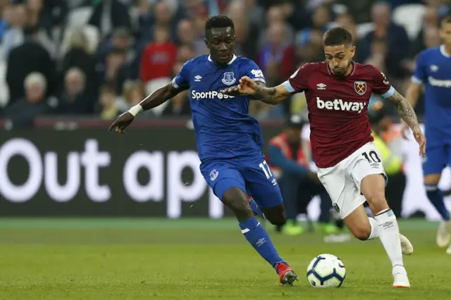 Idrissa Gueye and Manuel Lanzini