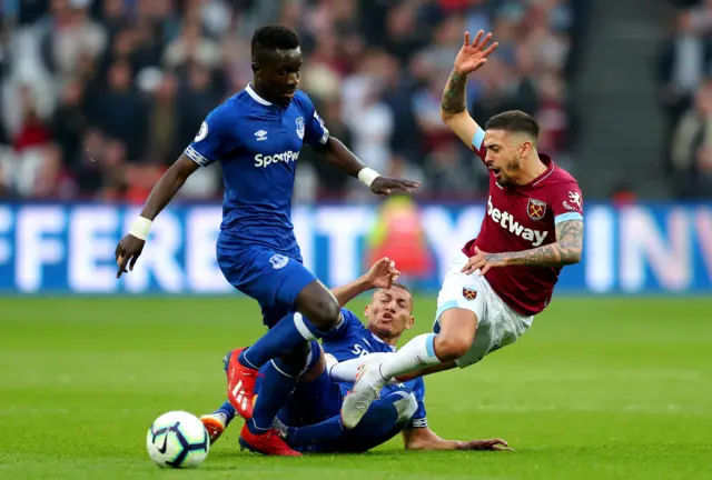 Manuel Lanzini, Idrissa Gueye and Richarlison