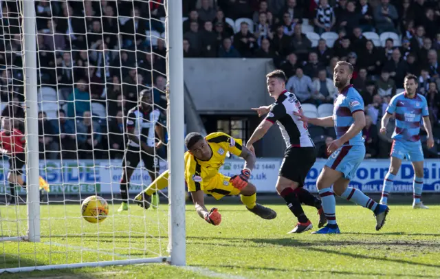 Danny Mullens levels the game in Paisley