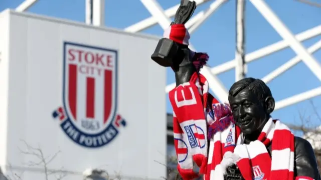 The Gordon Banks statue at Stoke City