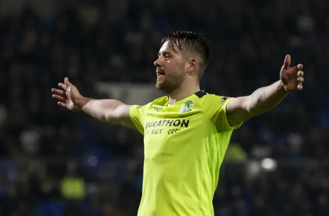 Marc McNulty celebrates scoring for Hibernian