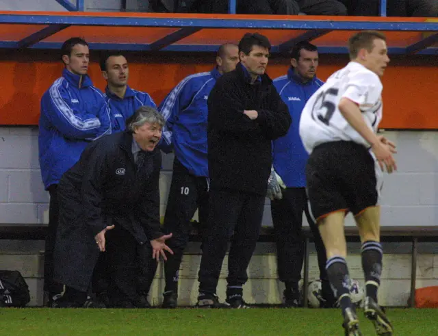 Luton manager Joe Kinnear screams at his players during the Nationwide League Division Three match between Luton Town and Plymouth Argyle at Kenilworth Road