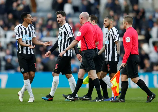 Newcastle players surround Lee Mason