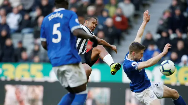 Salomon Rondon scores for Newcastle