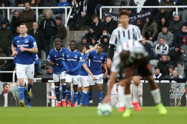 Everton players celebrate Dominic Calvert-Lewin's goal