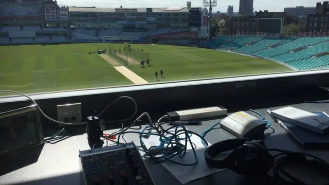 Oval comm box