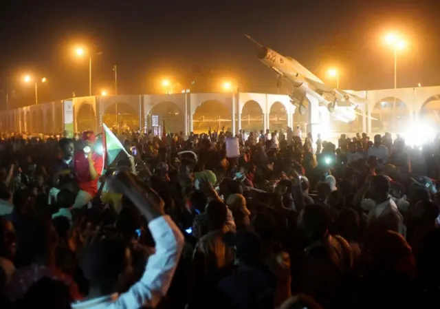 Demonstrators attend a protest rally demanding Sudanese President Omar Al-Bashir to step down outside Defence Ministry in Khartoum, Sudan April 10, 2019.