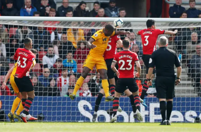 Willy Boly scores