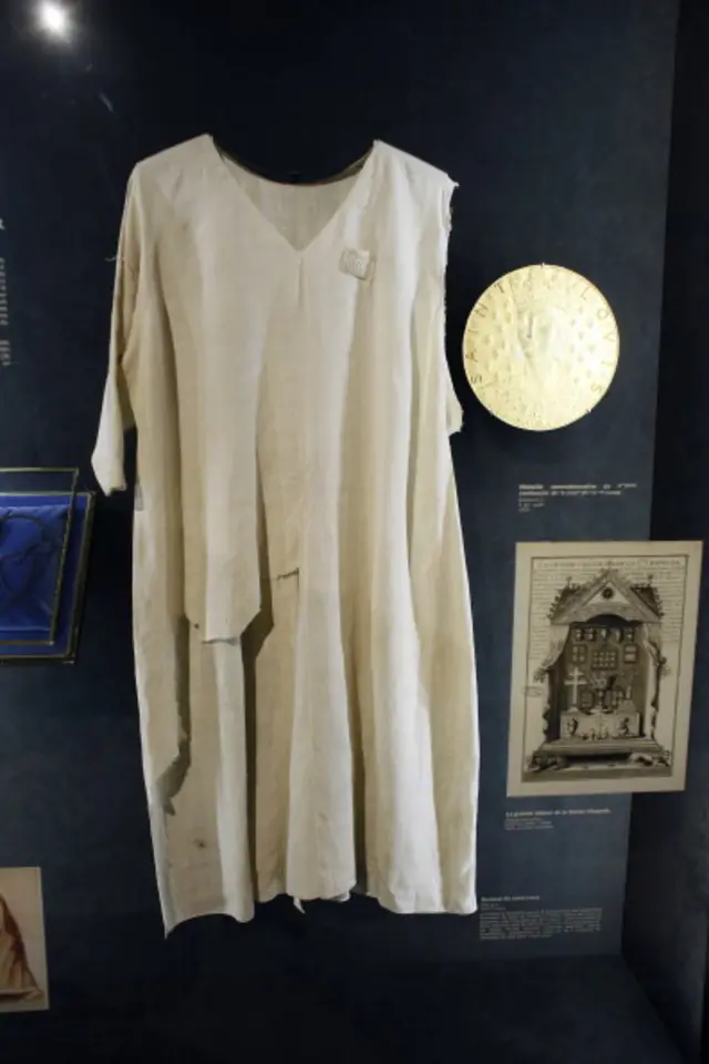 The tunic allegedly worn by Saint Louis on display at the Notre-Dame cathedral