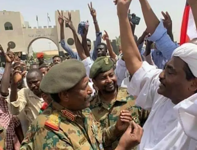 A handout picture released by the Twitter account of the official Sudan News Agency (SUNA) on April 12, 2019 shows Lieutenant General Abdel Fattah al-Burhan