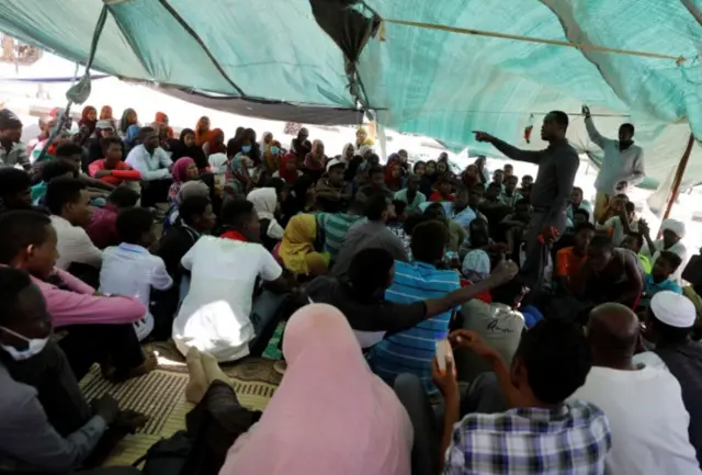 Protesters gather in Khartoum on 16 April