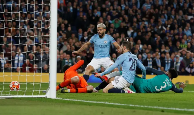 Danny Rose makes an important interception to deny Bernardo Silva