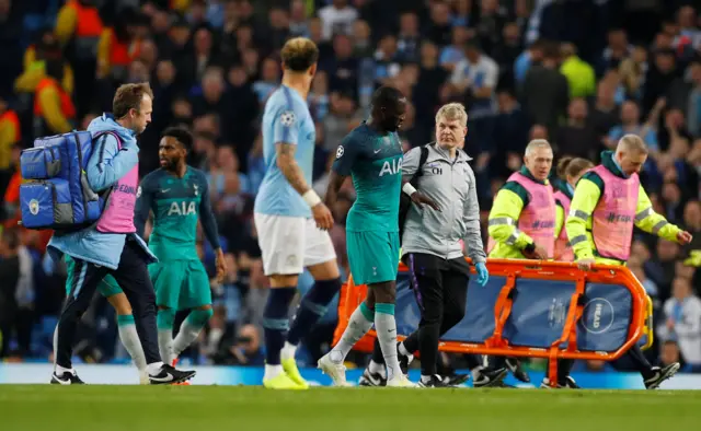 Moussa Sissoko leaves the pitch