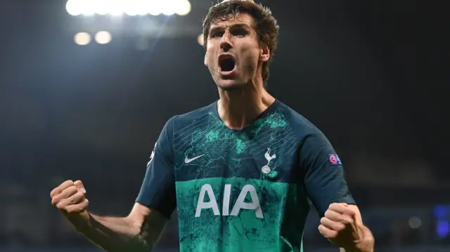 Fernando Llorente celebrates