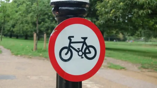 A bicycle sign