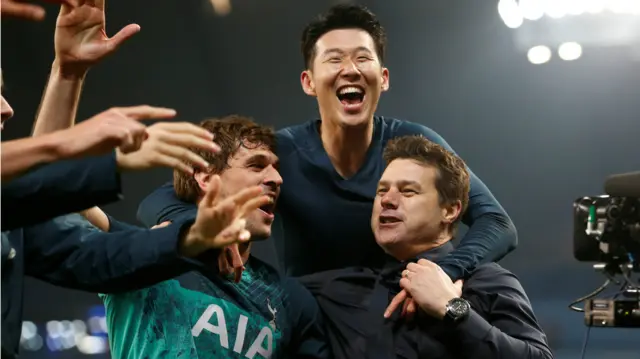 Fernando Llorente, Son Heung-min and Mauricio Pochettino celebrate