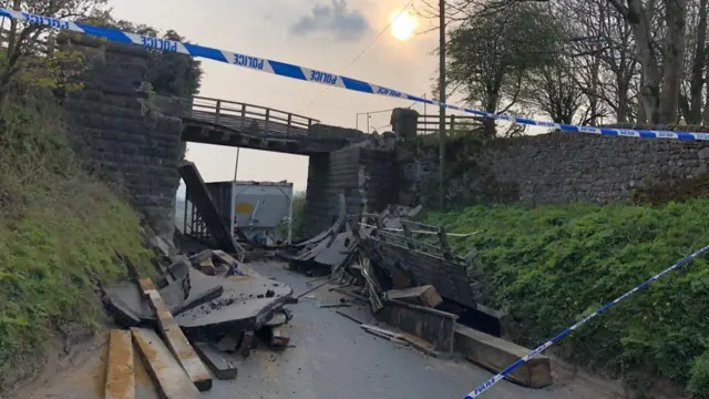 Bridge hit by lorry