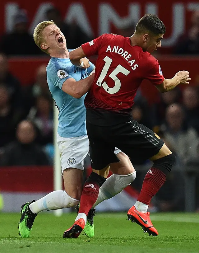 Andreas Pereira fouls Oleksandr Zinchenko