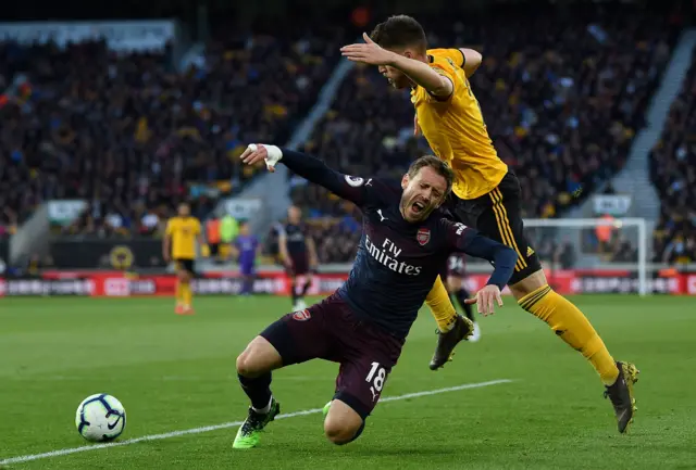 Matt Doherty fouls Nacho Monreal