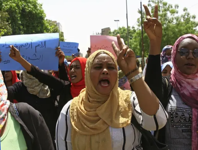 Sudanese protesters shout slogans and flash the Victory Sign, during a protest outside the army headquarters in Khartoum, Sudan, 25 April 2019.