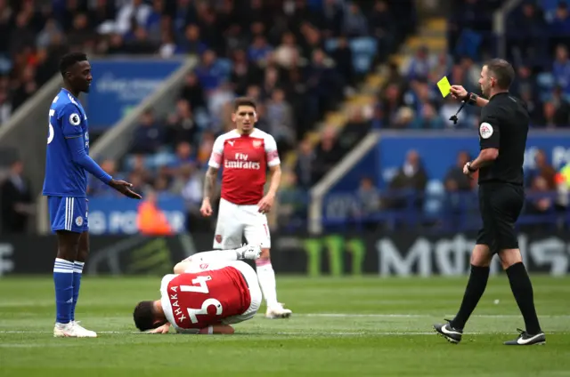 Wilfred Ndidi shown yellow card