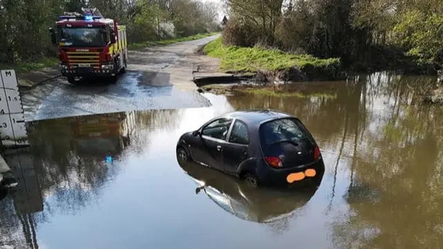 Car stuck in Watery Gate Lane