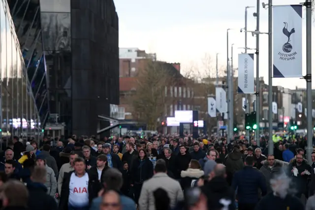 Fans flock to first Premier League game at new Tottenham Hotspur Stadium