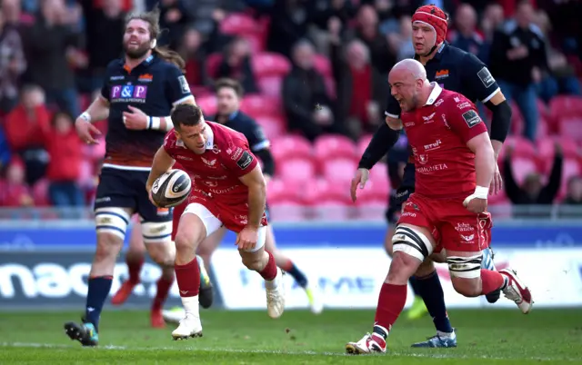 Gareth Davies scores