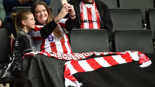 Lincoln fans at MK