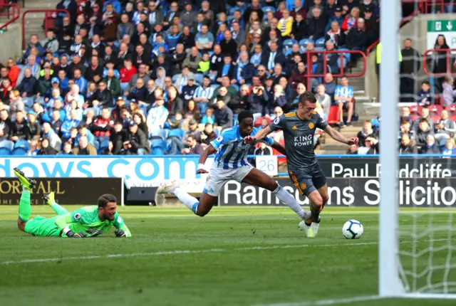 Jamie Vardy fouled for a Leicester penalty