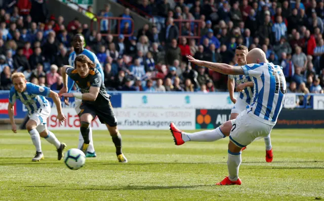 Aaron Mooy scores