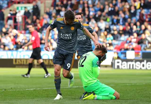 Jamie Vardy pats the head of Ben Hamer