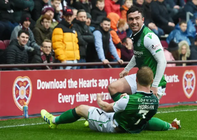 Hibs' Daryl Horgan celebrates his goal