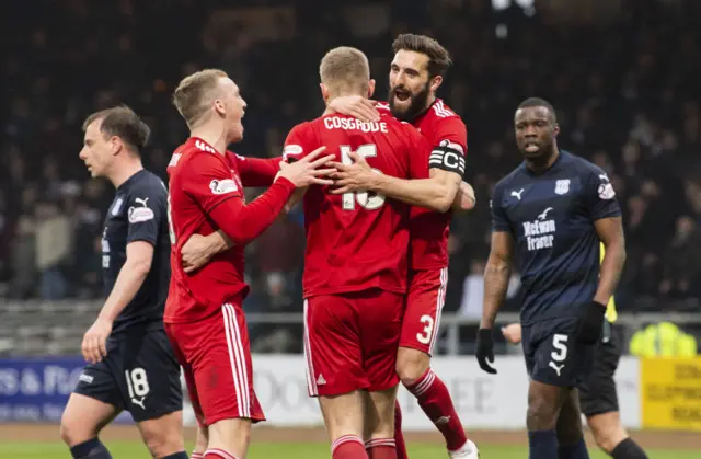 Aberdeen's celebrate Sam Cosgrove's goal