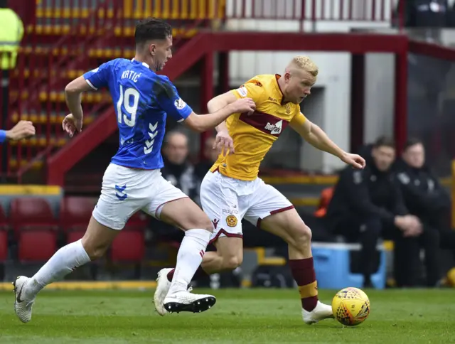 Curtis Main holds off Rangers defender Nikola Katic