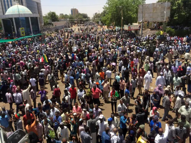 Sudanese protesters rally in front of the military headquarters in the capital Khartoum on April 8, 2019