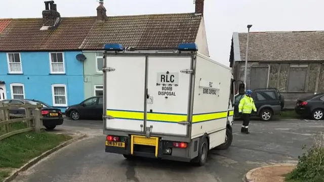 A bomb disposal team