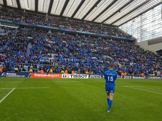 Rob Kearney claps the crowd