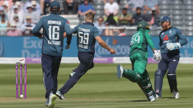 Tom Curran runs out Haris Sohail