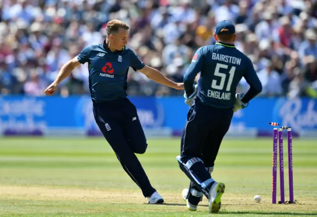 Tom Curran of England kicks to the ball to run out Haris Sohail of Pakistan