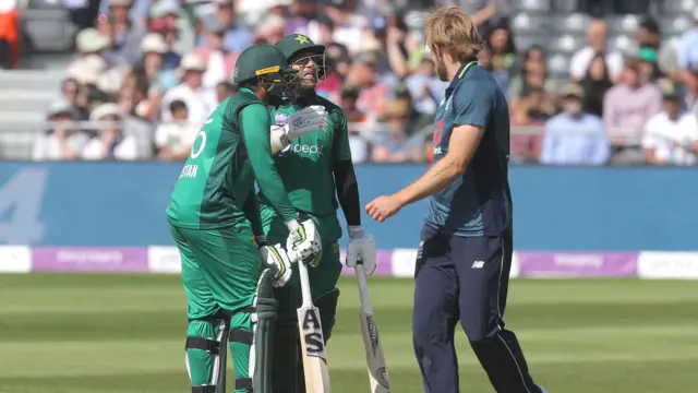 Imam-ul-Haq and David Willey exchange words