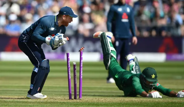 England keeper Jonny Bairstow runs out Pakistan batsman Sarfraz which is given not out after review