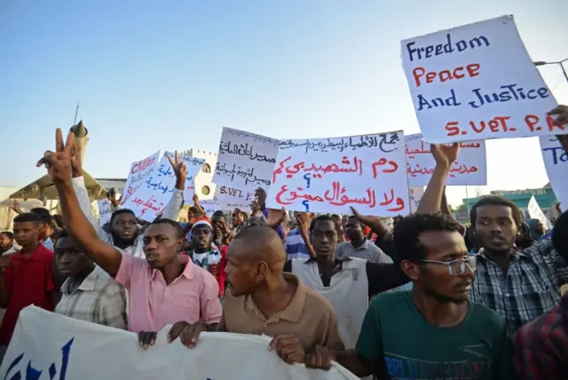 Sudanese protesters chant slogans and wave placards during a demonstration in Khartoum on May 14, 2019.