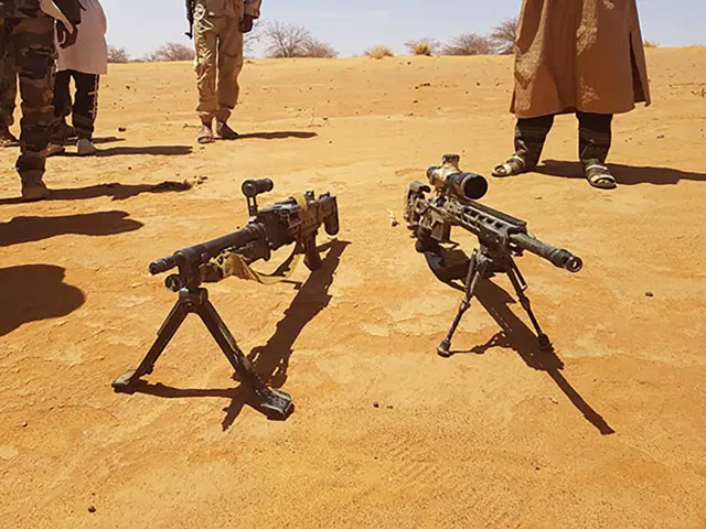 M14 automatic rifle (R) and a M240-SLR (L) machine gun