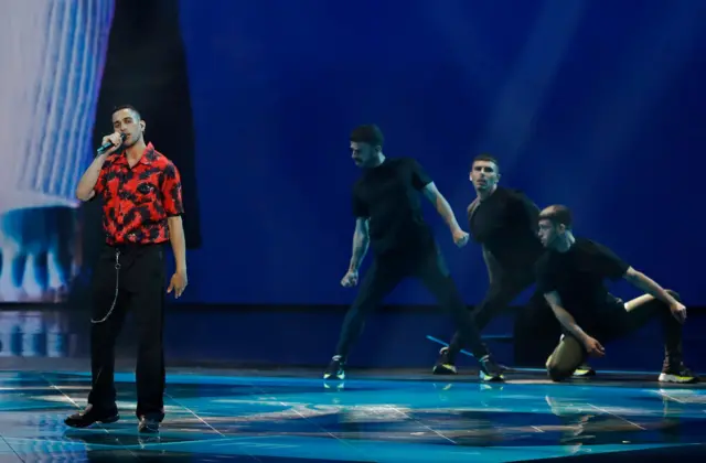 Mahmood (left) with backing dancers