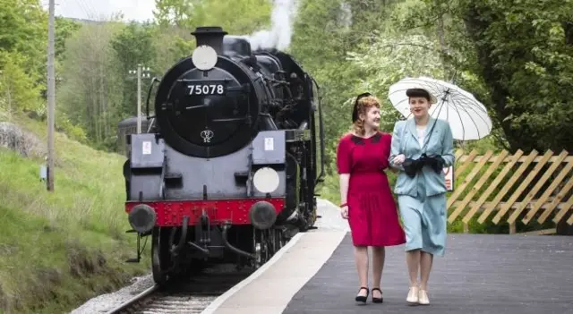 Ladies in 40s dress