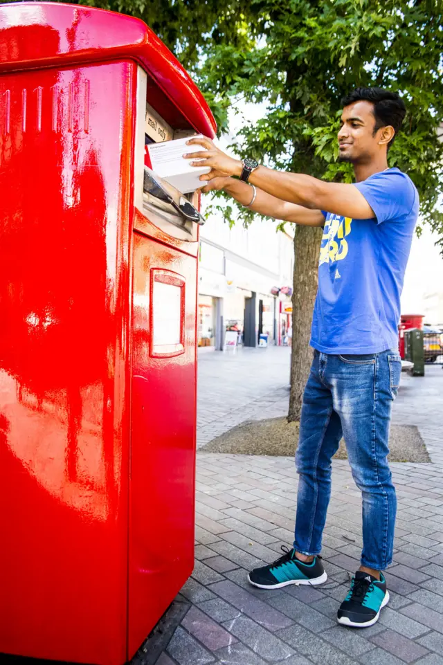 Parcel postbox